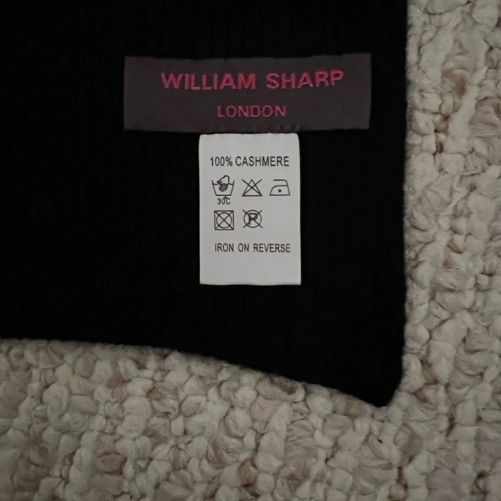 William Sharp NWOT Cashmere Crystal Embellished Hat, Scarf And Gloves - Picture 5 of 5
